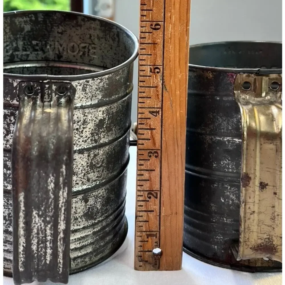 Vtg Bromwells 3 C Flour Measuring Sifter Set 2 Wood Crank Handle Made USA Decor